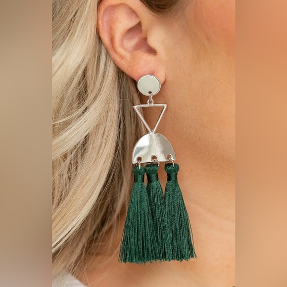NEW - Tassel Trippin Earrings by Paparazzi - Picture 1 of 5